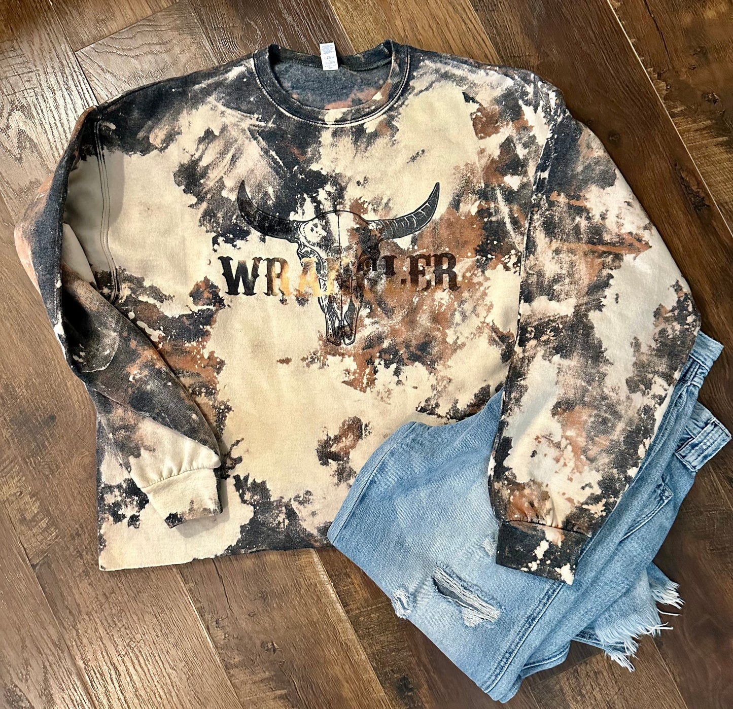 Wrangler bull cowhide print crew